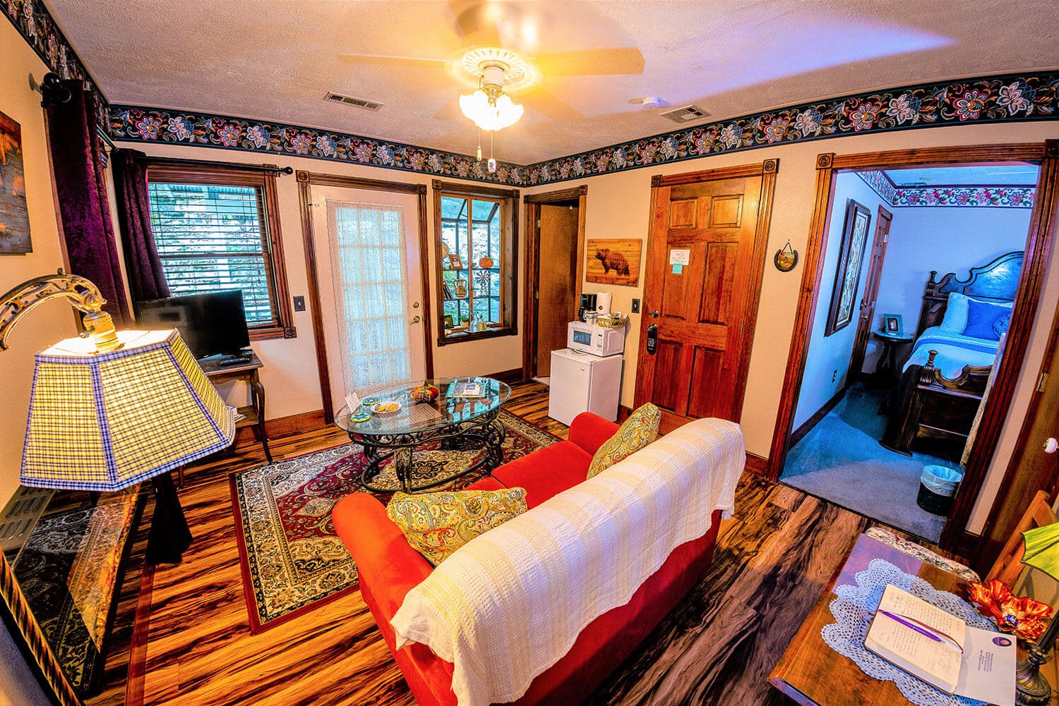 Thoreau Suite: A winter sanctuary steps from downtown