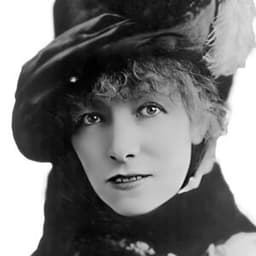 Getting to know Sarah Bernhardt