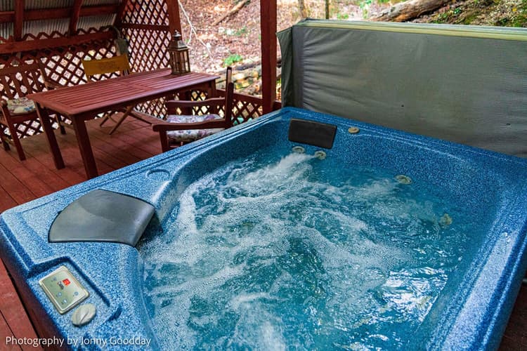The Zelda Suite: A hidden hillside escape with a forest view